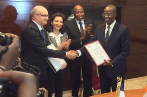 La Côte d’Ivoire obtient un prêt de 72 milliards FCFA de l’AFD pour déployer la fibre optique